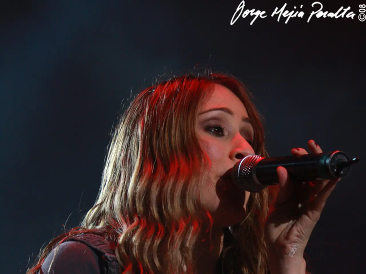 Guide on Home Recording Vocals: Equipment Selection, Microphone Preference, and Additional Tips