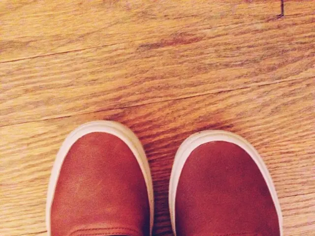 Top-Notch Hiking Socks Made from Neoprene Material for Outdoor Treks