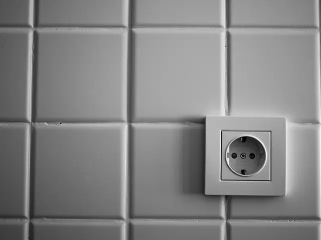 Experienced GPU tester encounters 16-pin failure with RTX 5090 Founders Edition, user implies...