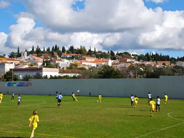 Ant Battles Await: Delight in Riding a Colossal Insect, a Duplication of Grounded 2's Brilliance...