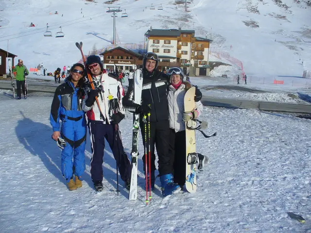 Cardano's Hoskinson Highlights 11,000 Redemptions of 250 Million NIGHT Tokens in Glacier Drop Event