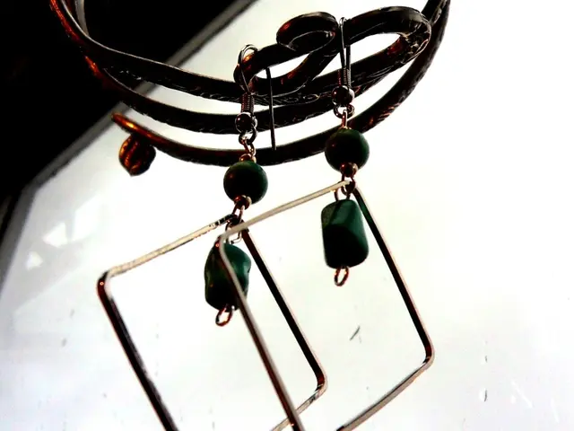 Android headphone and earbud alerts receive a revamped aesthetic from Google