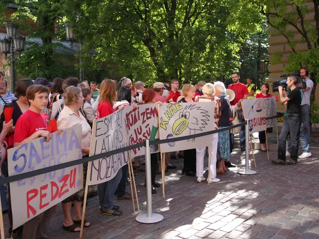 Enhancing Safety - Equipping Police and DB Security with Body Cameras