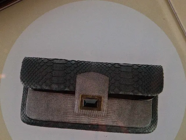 Google is introducing a new feature for Pixel devices, where a Wallet overlay will appear upon a...