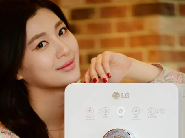 Samsung has introduced a compact AI-powered appliance, which has earned acclaim among users.