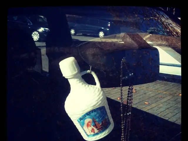 Price pattern of Chainlink forms Cup and Handle, with breakout of price target surpassing $30.