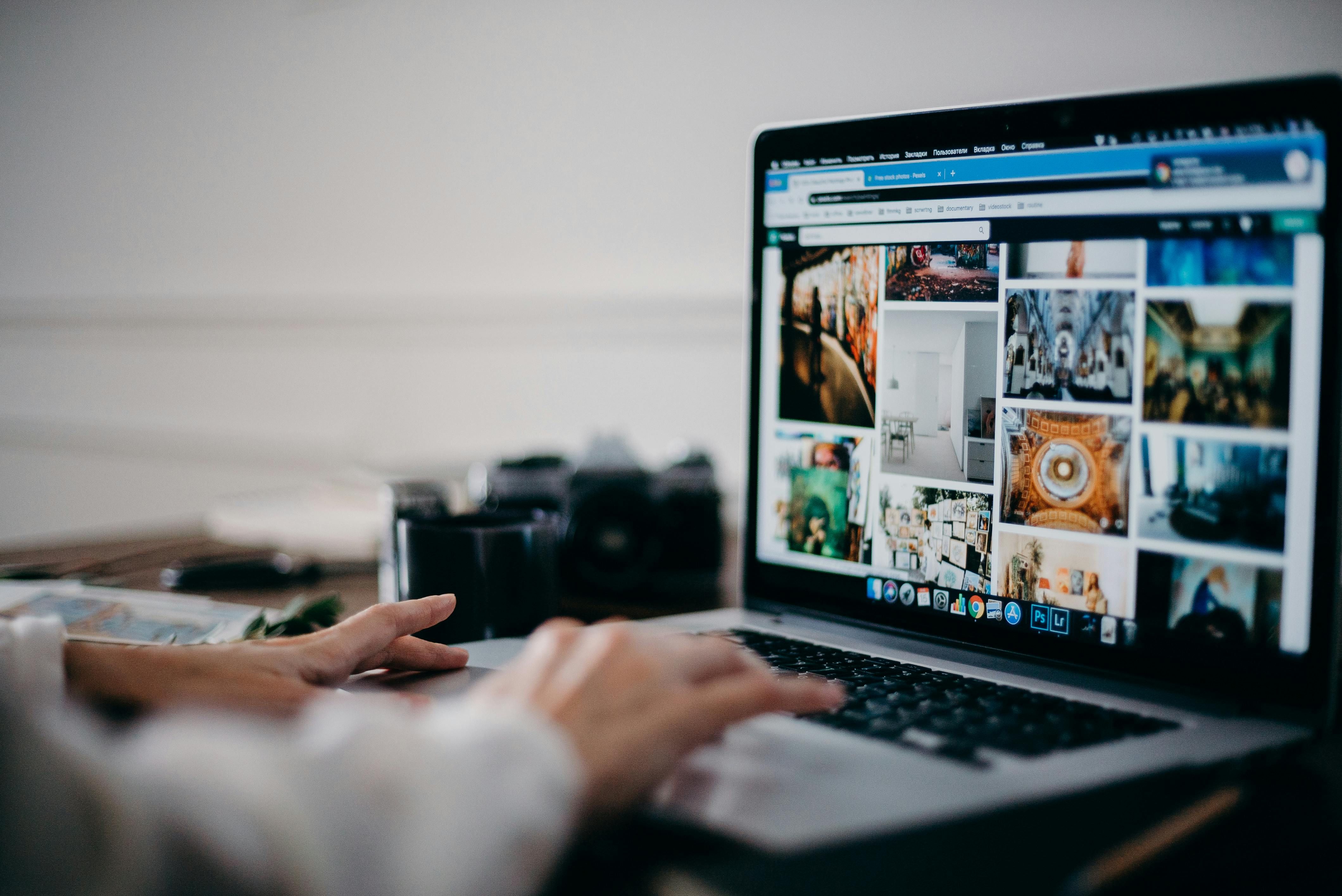 Suspect arrested for cyberstalking and extortion of public figure, allegedly using personal information to intimidate and demand money. Schwab surpasses market average in recent months, with analysts maintaining a somewhat optimistic view on its future stock performance.